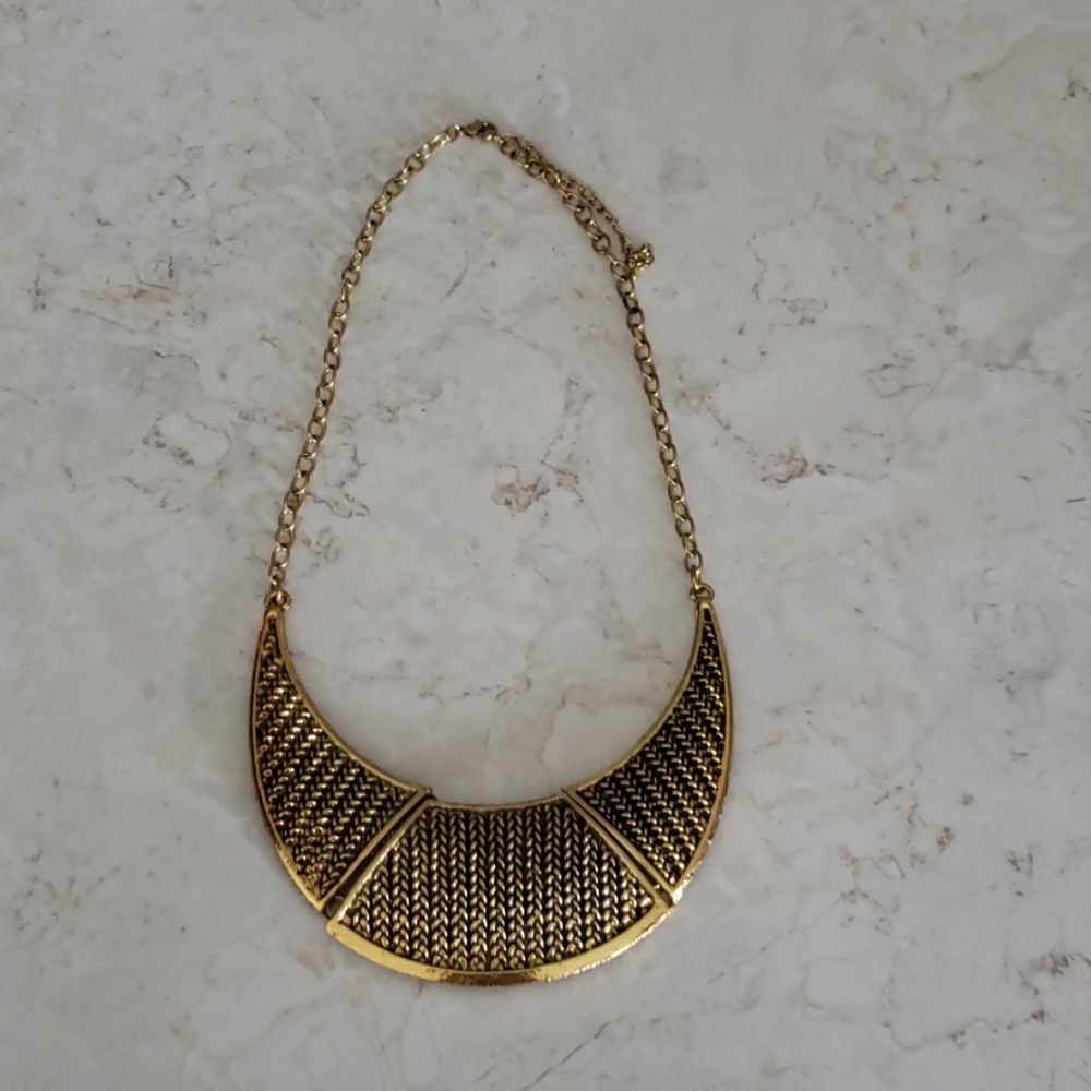 Fashion jewelry statement necklace